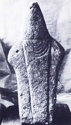 necklaced statue menhir